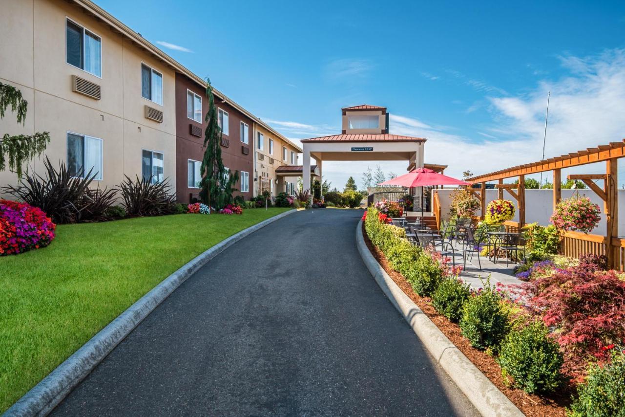 Red Lion Inn & Suites Sequim At Olympic National Park Екстериор снимка